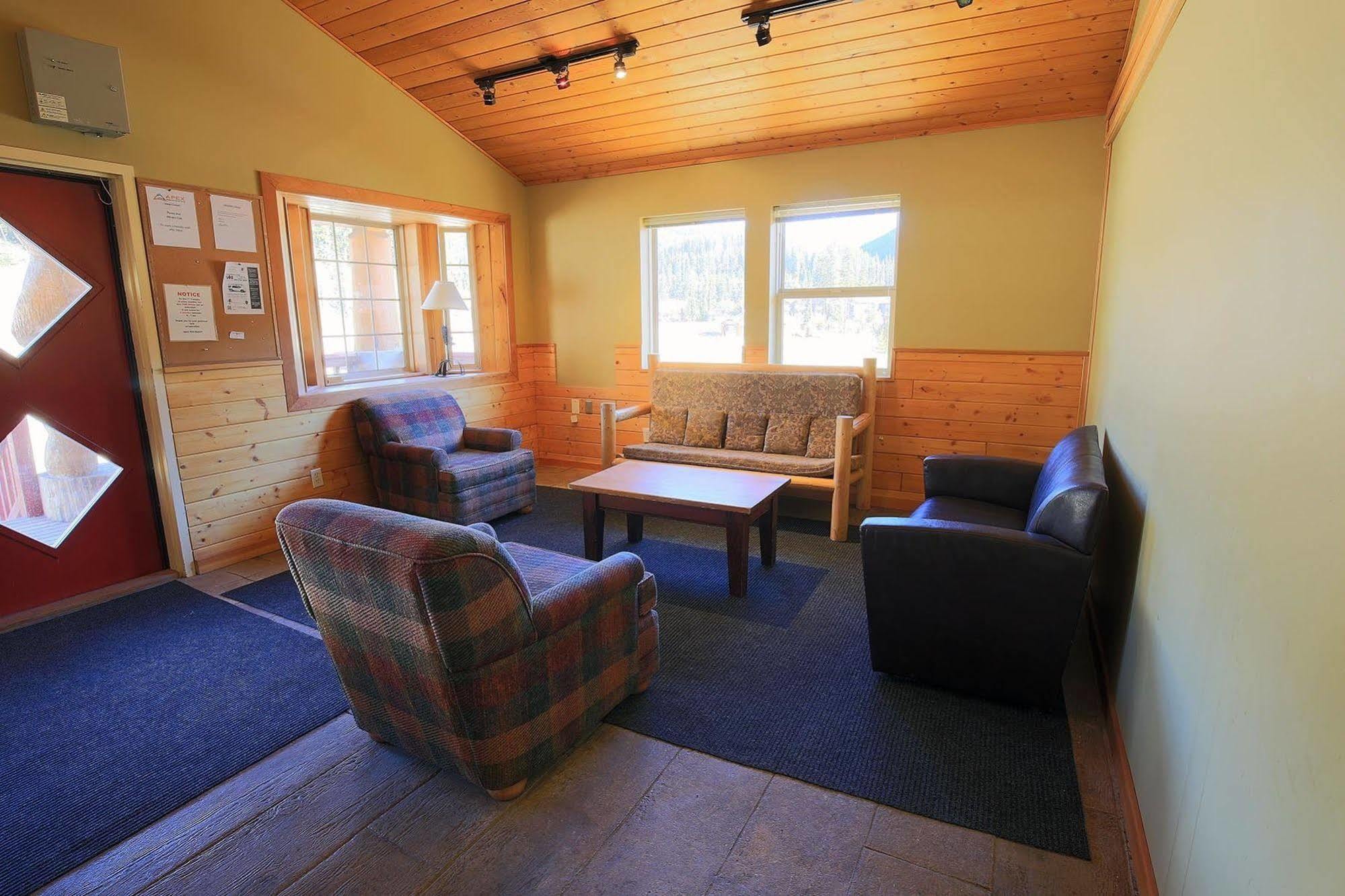 The Apex Mountain Lodge Екстер'єр фото