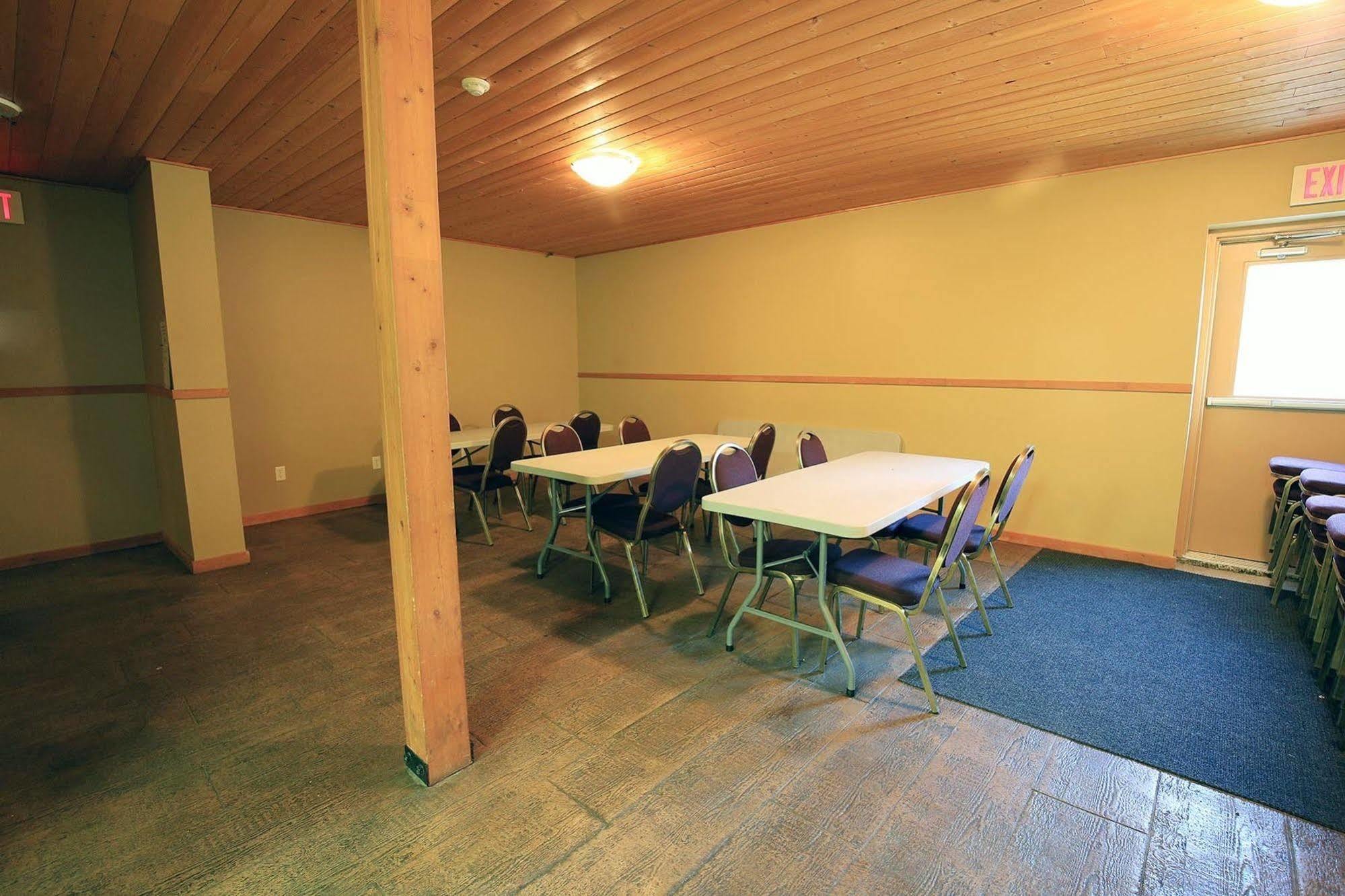 The Apex Mountain Lodge Екстер'єр фото