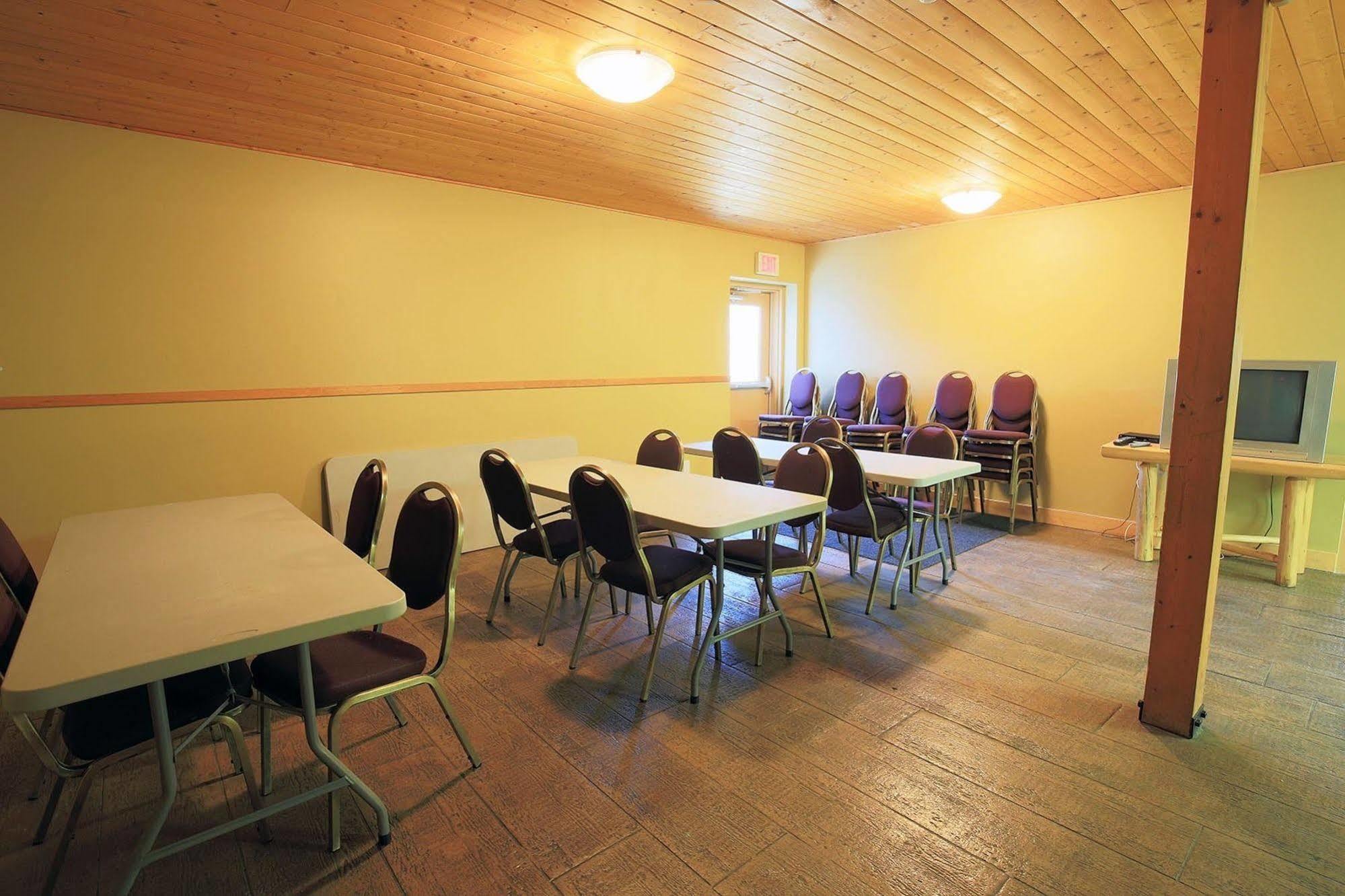 The Apex Mountain Lodge Екстер'єр фото